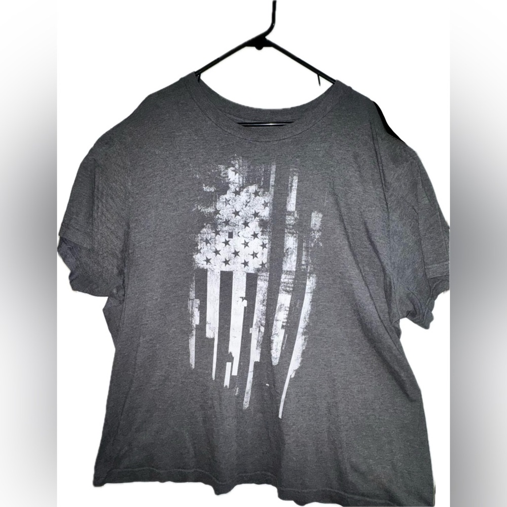 Men’s 4XB Distressed American Flag Grey Graphic Tee from Kohls - GUC